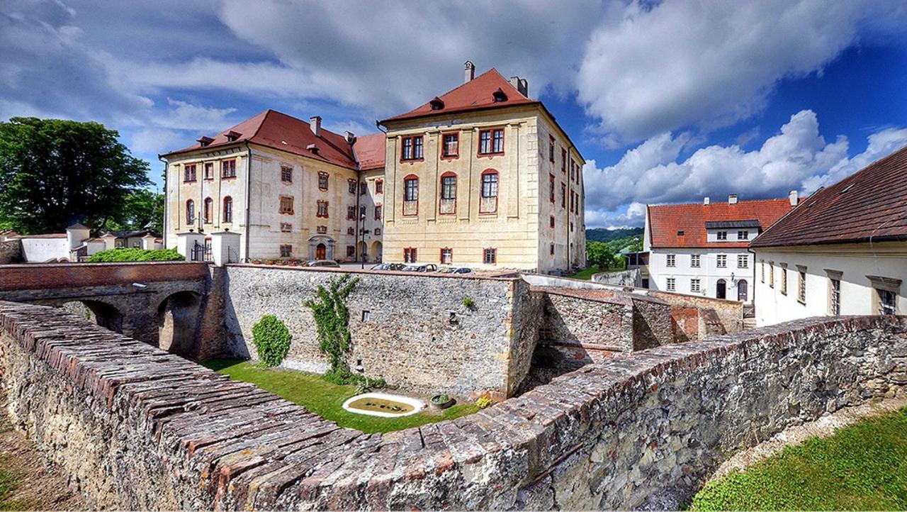 Hotel Lysice Exterior foto